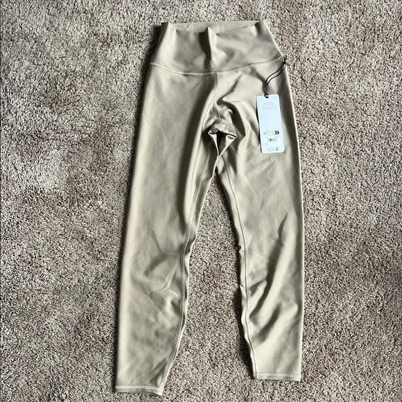 ALO Yoga Pants - NWT Alo 7/8 High Waist Airlift Leggings